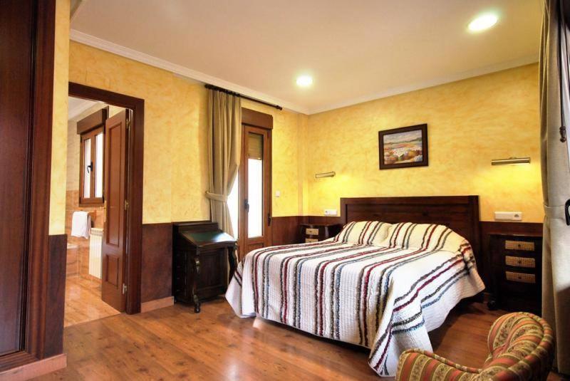 Hotel Arenas De Cabrales- Apartamentos Exterior foto