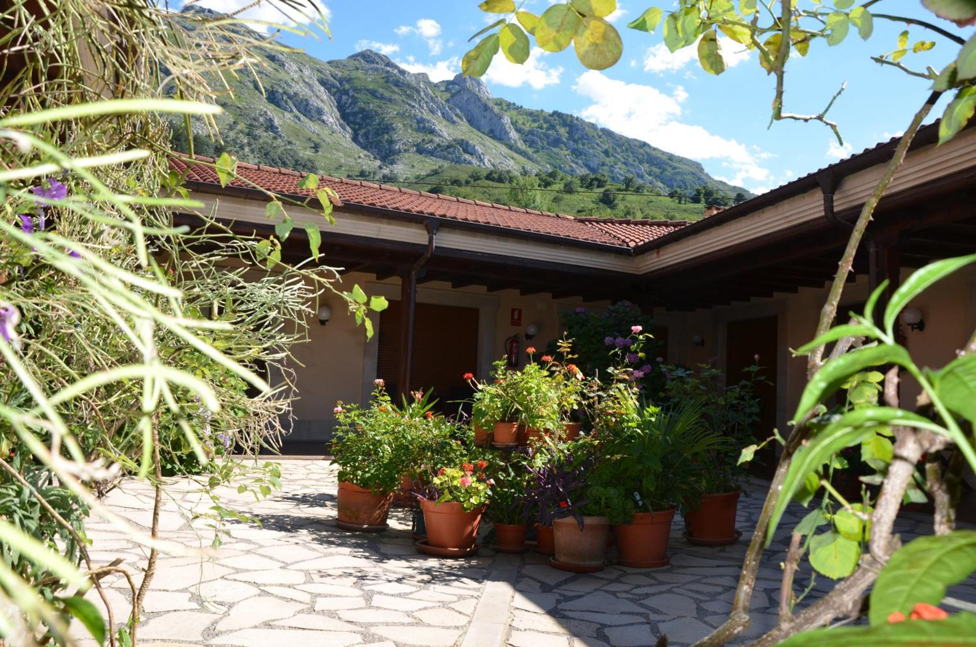 Hotel Arenas De Cabrales- Apartamentos Exterior foto